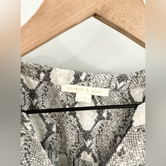 Cooper & Ella Long Sleeve Snake Print Blouse Size Small - Picture 5 of 6